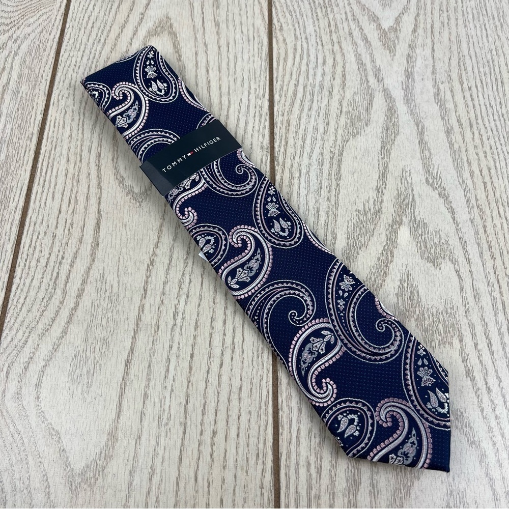545 - Tommy Hilfiger Tie Navy Blue Paisley 697 TL21100055 Silk Blend $69.50
